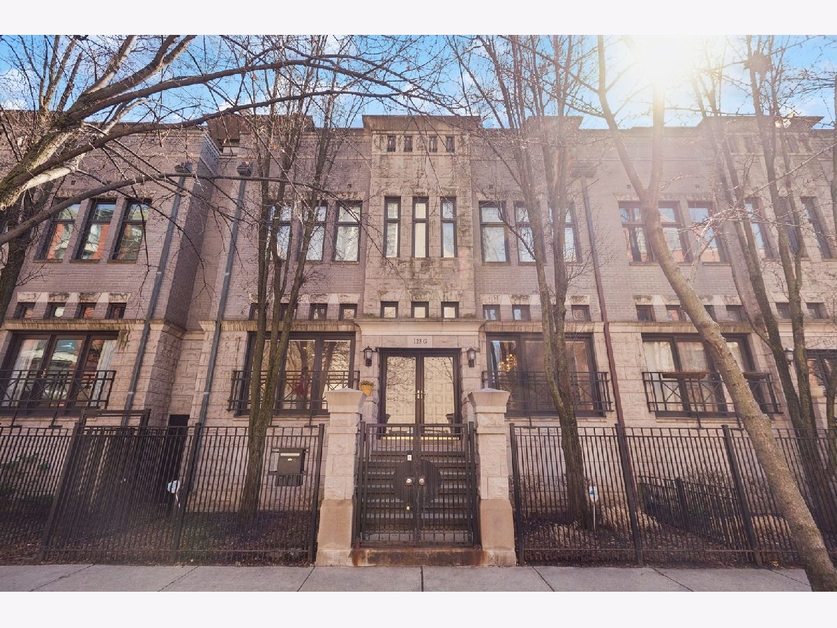 Townhomes Sold Oak Club Condos Chicago Illinois, 123 Oak