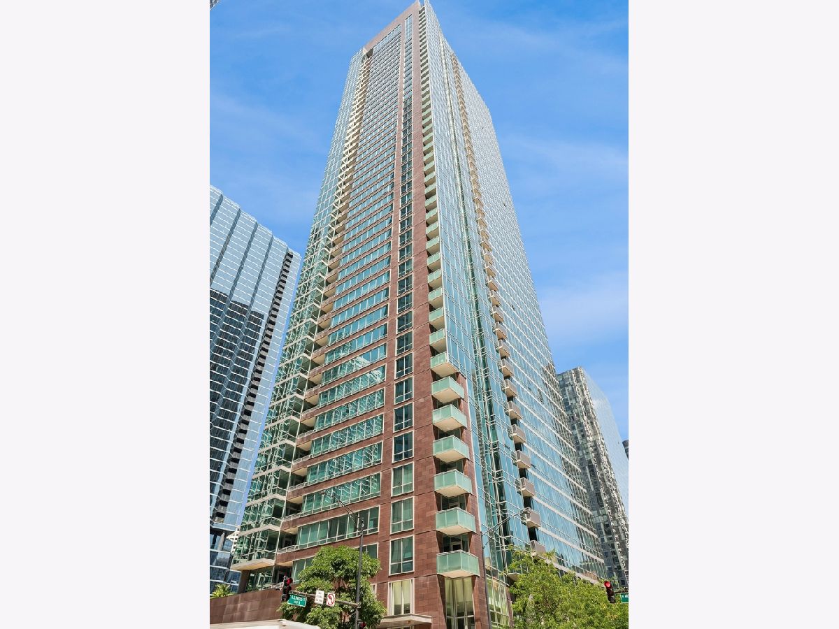 Condos & Townhomes Rented Parkview Condominiums Chicago Illinois, 505 Mcclurg