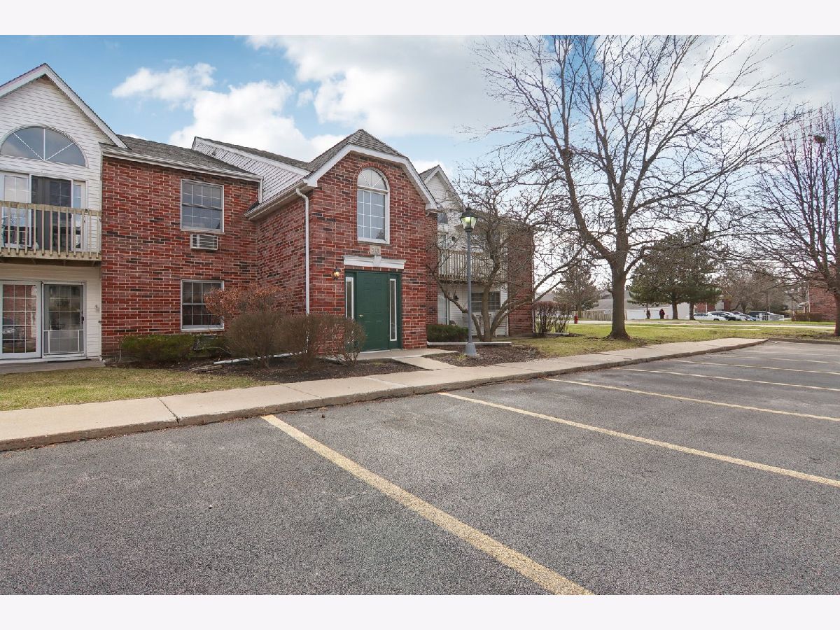 Condominiums Sold Country Club Manor Woodstock Illinois, 501 Leah
