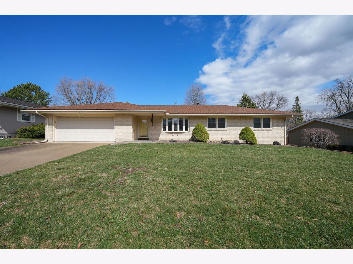 Homes & Condos & Townhomes Sold Pleasant Hills Normal Illinois, 212 Riss