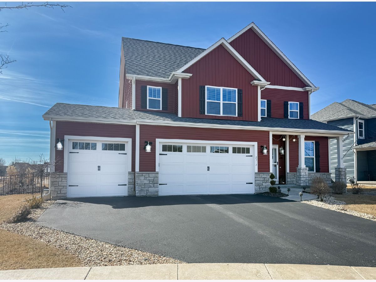 Homes & Townhomes Sold North Grove Crossings Sycamore Illinois, 2313 Coventry