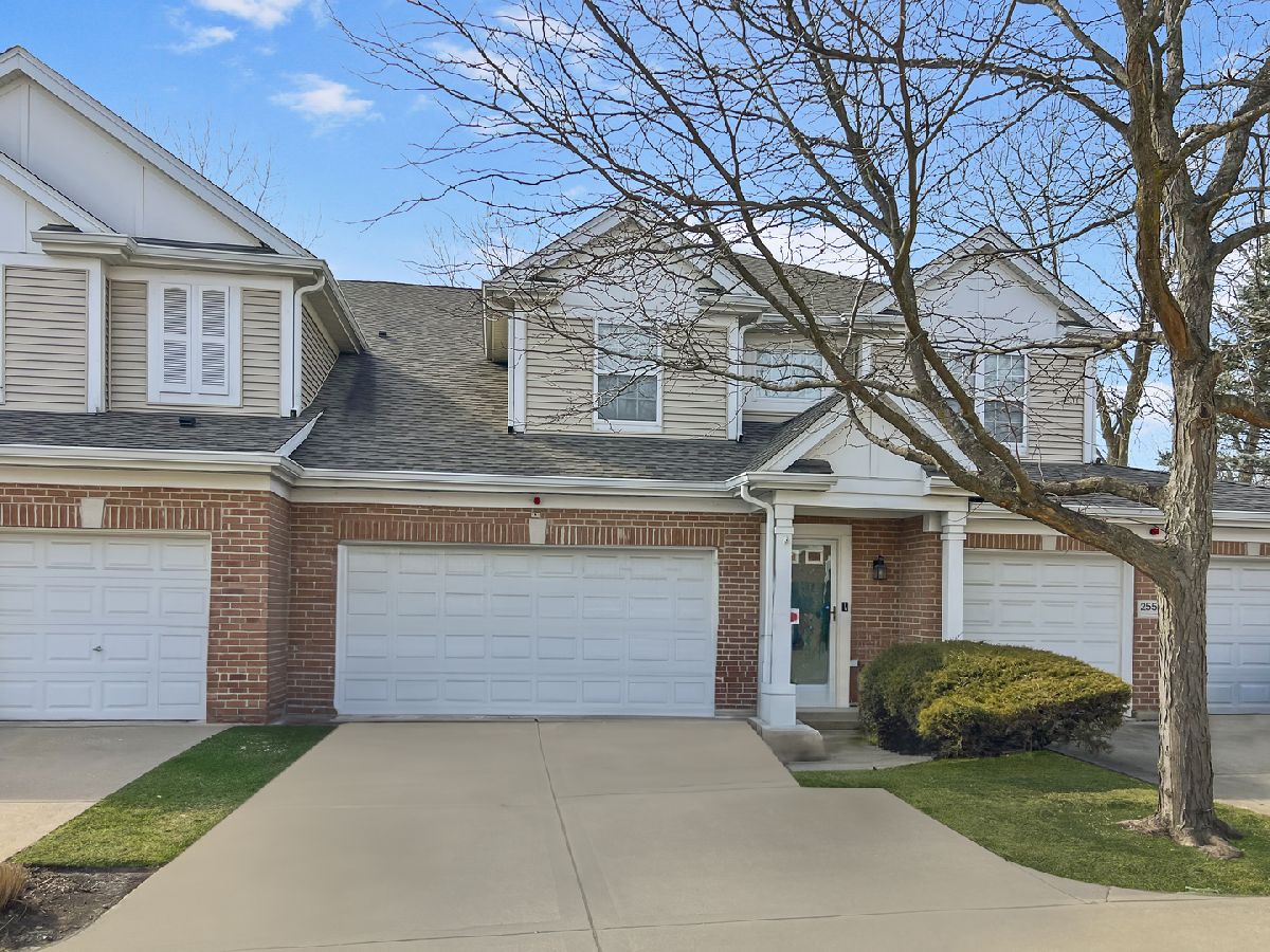 Townhomes & Homes Sold Westchester Woods Westchester Illinois, 2552 Camberley