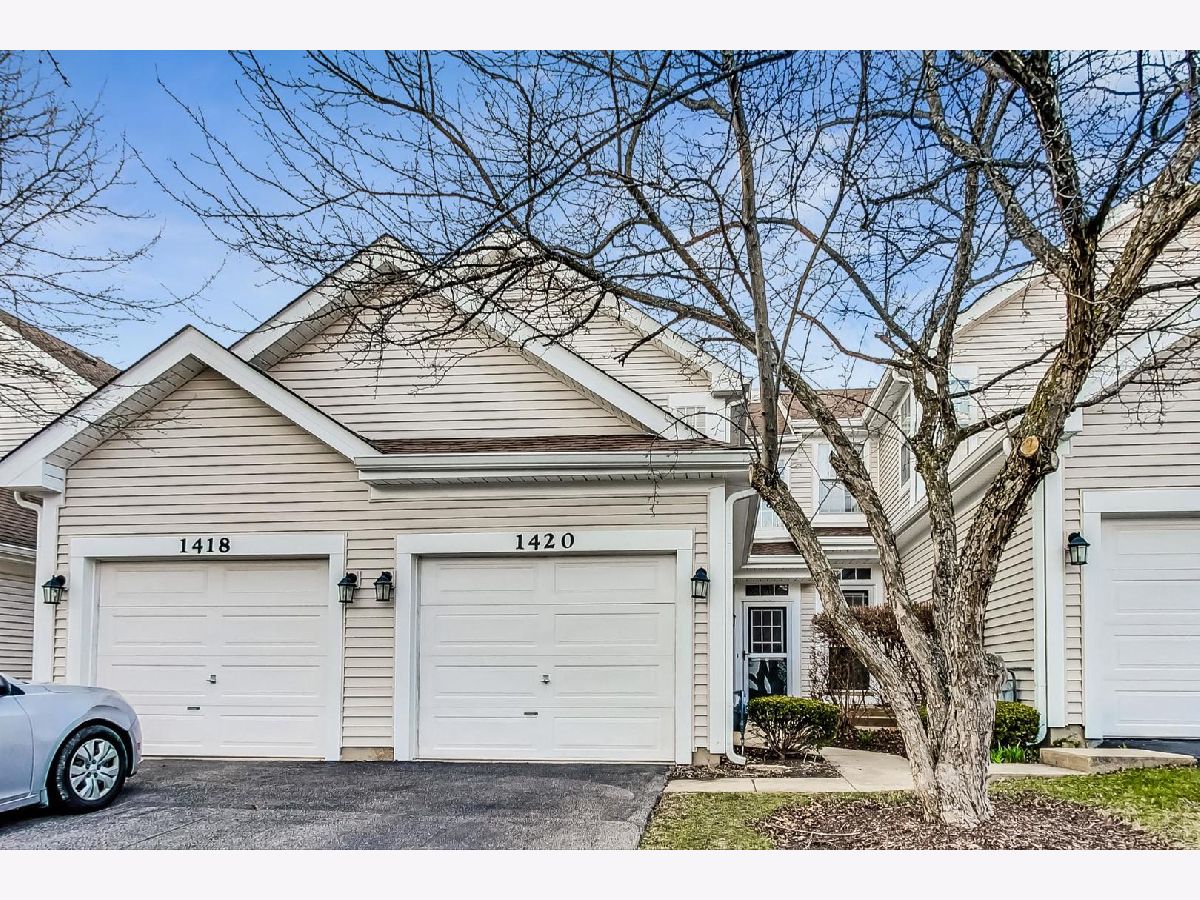 Townhomes & Condos Sold Tanglewood St Charles Illinois, 1420 Walnut Hill