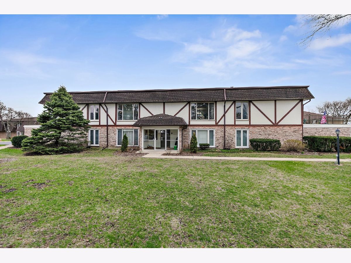 Townhomes & Condos & Homes Sold Surrey Park Arlington Heights Illinois, 1310 New Wilke