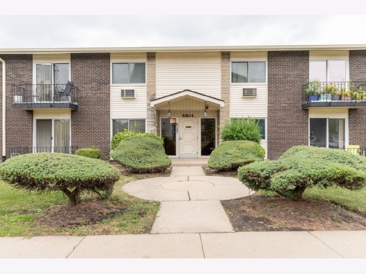 Condominiums Sold Courtland Square Des Plaines Illinois, 8804 Golf