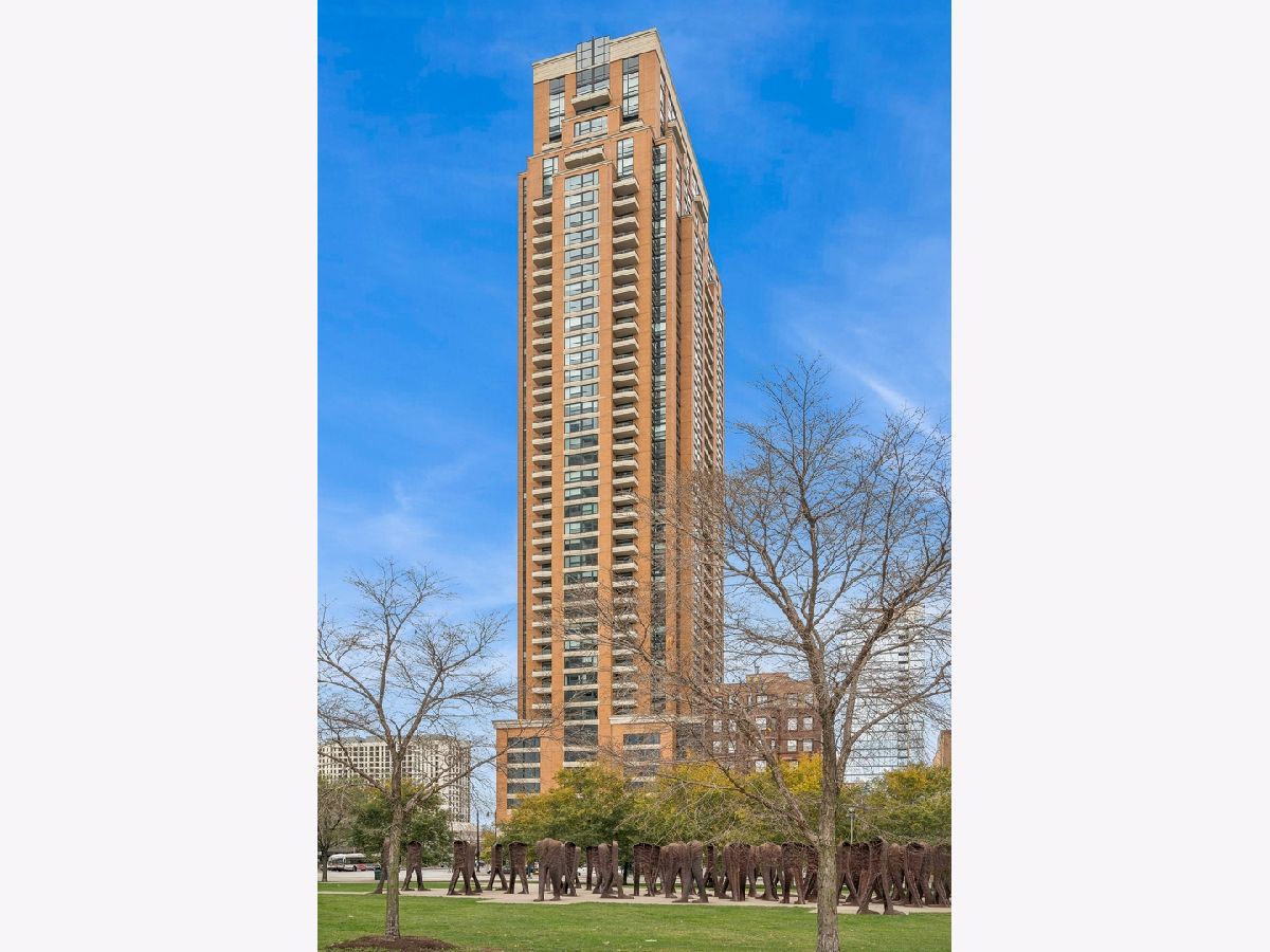 Condominiums Rented The Columbian Chicago Illinois, 1160 Michigan