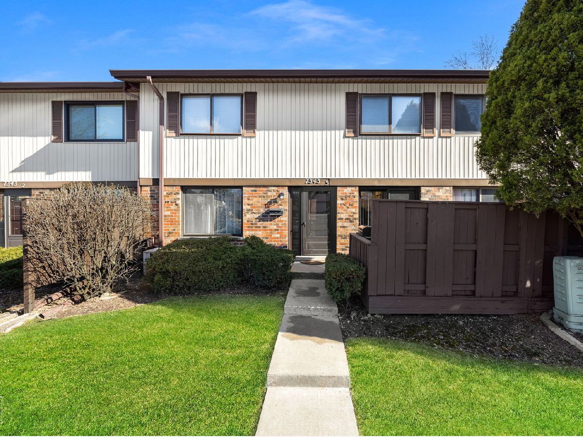 Townhomes & Condos Sold Village Square Downers Grove Illinois, 7343 Country Creek