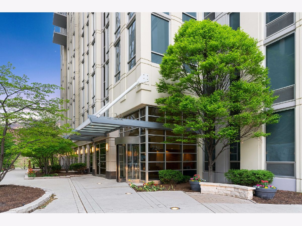 Condominiums Sold Two River Place Chicago Illinois, 720 Larrabee