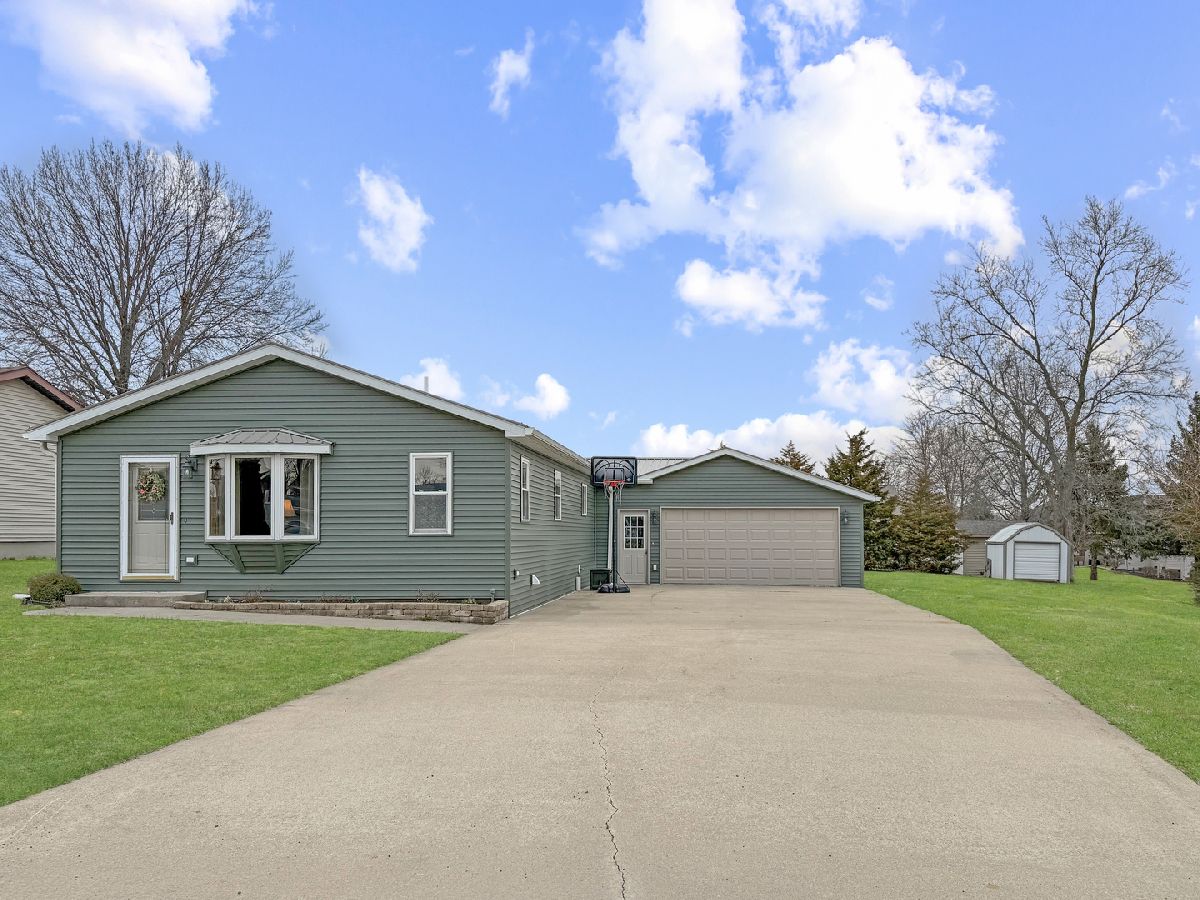  Sold Lena Illinois, 415 Grove