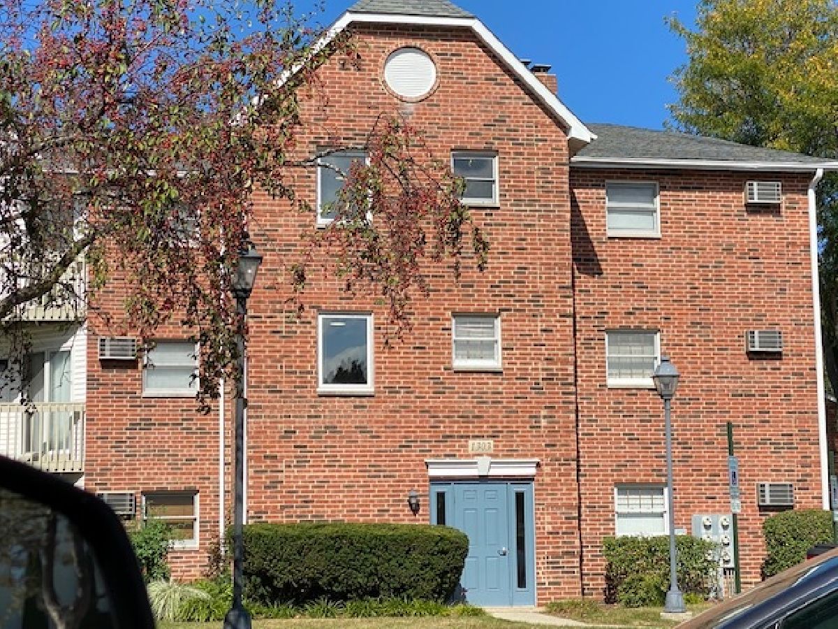Condominiums Rented Prairie Point Lake In The Hills Illinois, 1303 Cunat