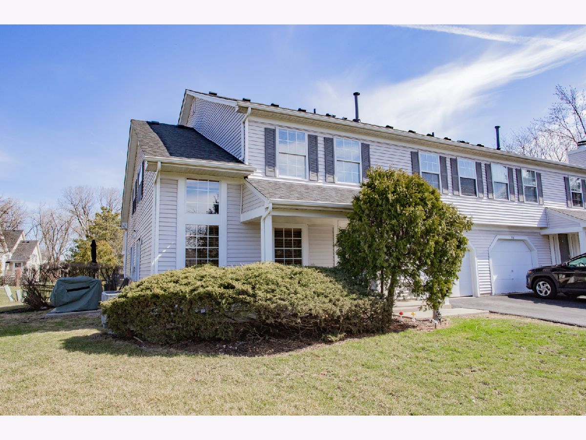Townhomes Sold Southgate Manor Streamwood Illinois, 320 Wisteria
