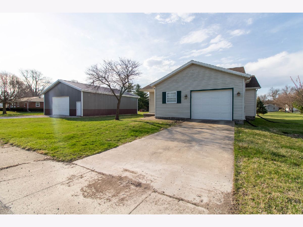  Sold Stanford Illinois, 110 Main