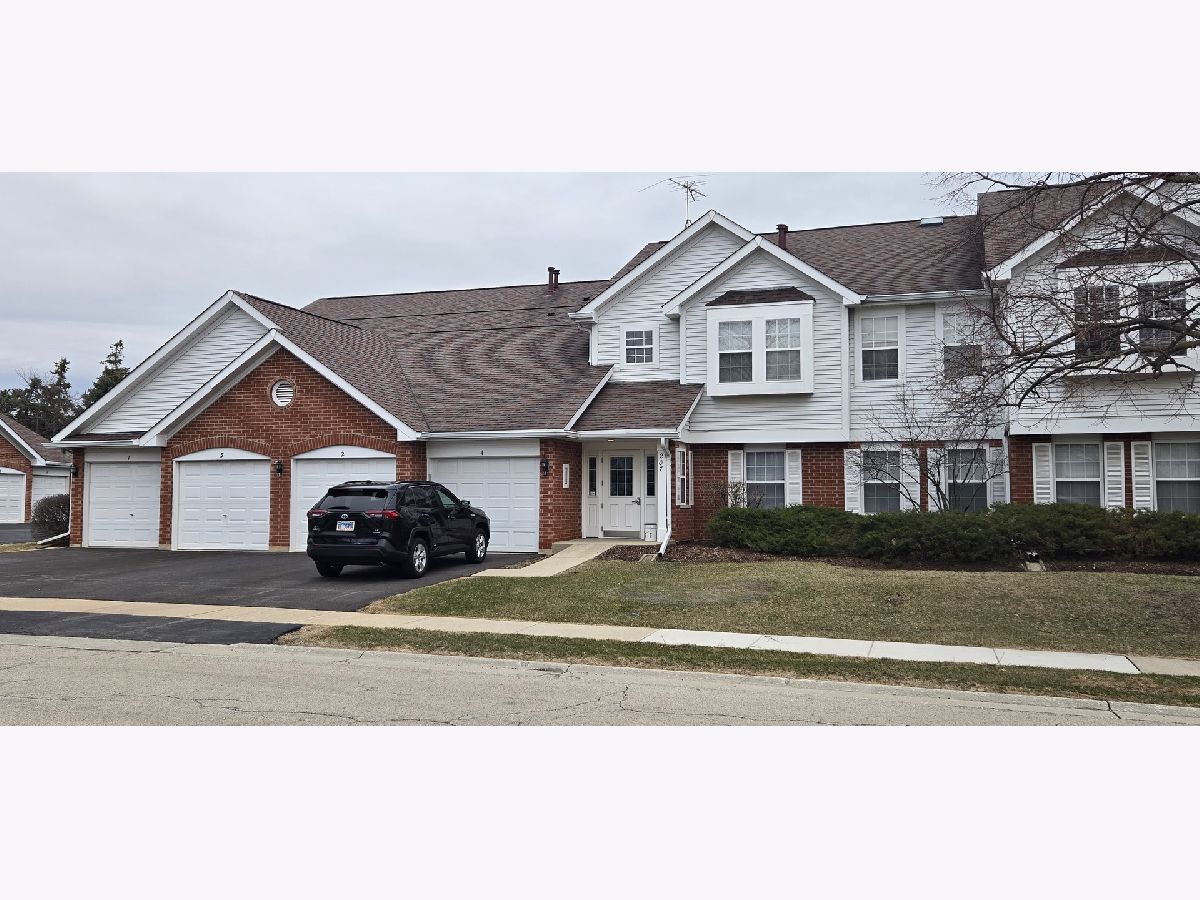 Townhomes & Condos Rented Turnberry Manor Roselle Illinois, 207 Norfolk