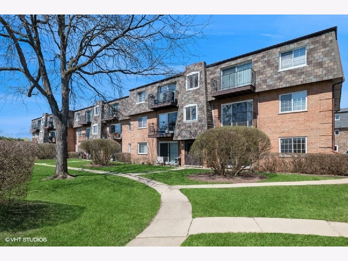 Condominiums Sold Bay Colony Des Plaines Illinois, 9397 Bay Colony