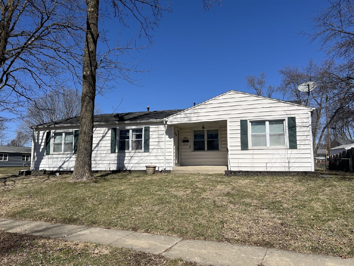 Homes & Condos & Townhomes Sold Meadowbrook Bloomington Illinois, 1806 Lafayette