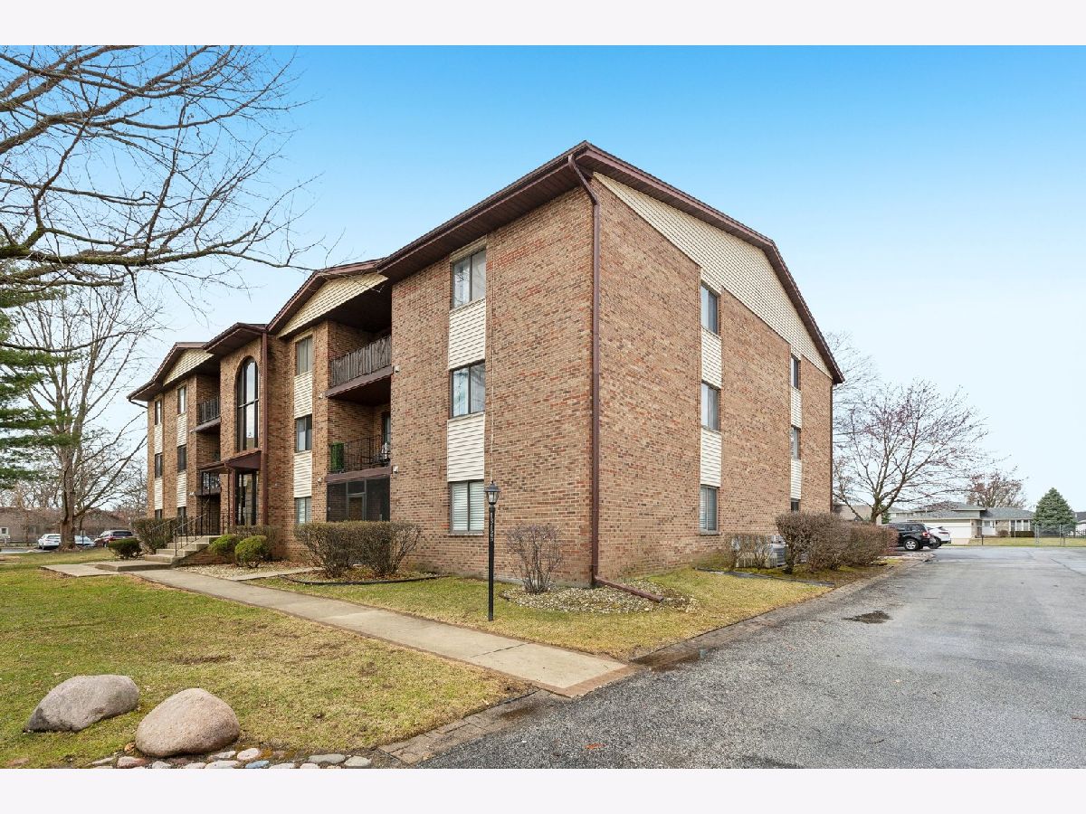 Condominiums Sold Apple Ii Crestwood Illinois, 13426 Circle