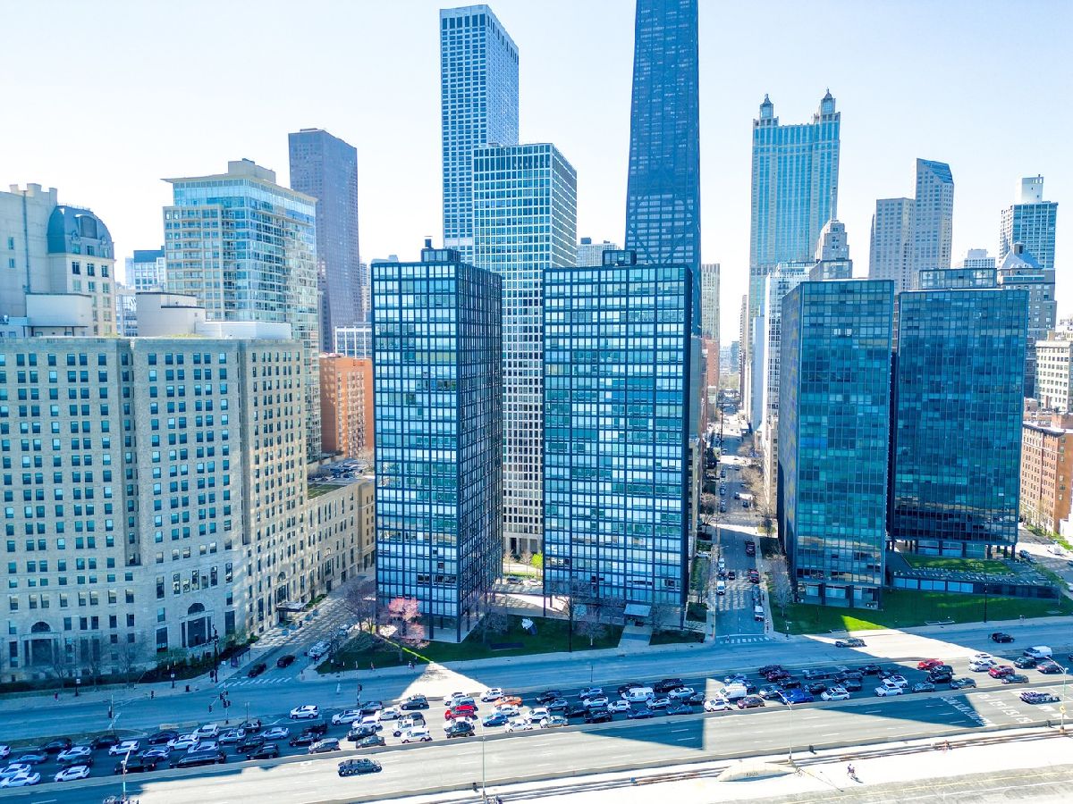 Condominiums Sold Mies Van Der Rohe Chicago Illinois, 880 Lake Shore