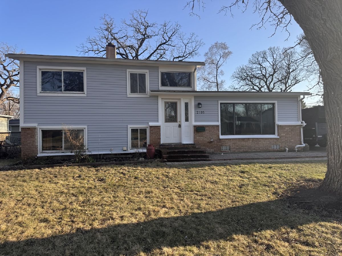 Homes Sold Castle Crest Waukegan Illinois, 2105 Devonshire