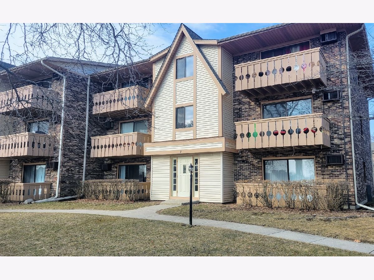 Condominiums Rented Century Park Vernon Hills Illinois, 1 Parkside
