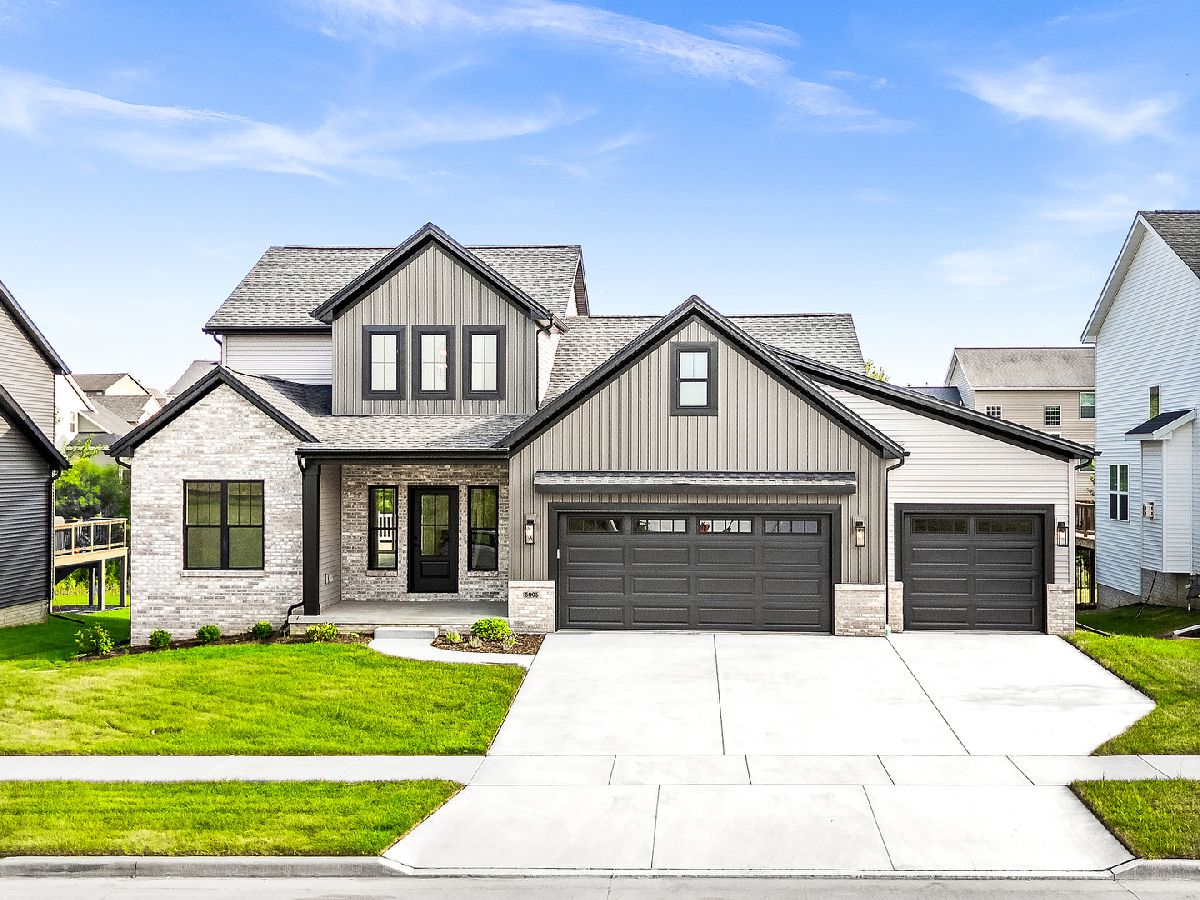 Homes & Condos & Townhomes For Sale Grove On Kickapoo Creek Bloomington Illinois, 5005 Finlen Lane