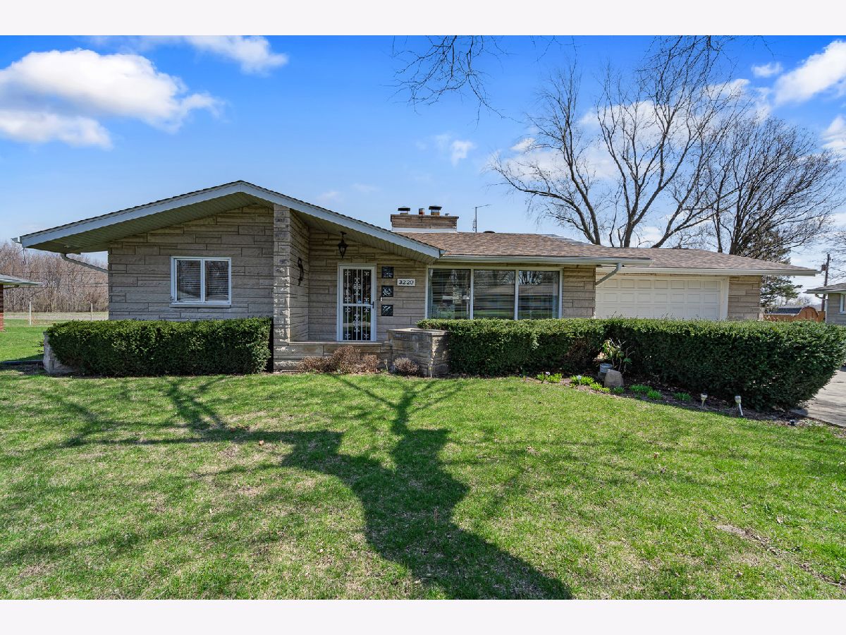 Homes Sold Pinecrest Joliet Illinois, 3220 Caroline
