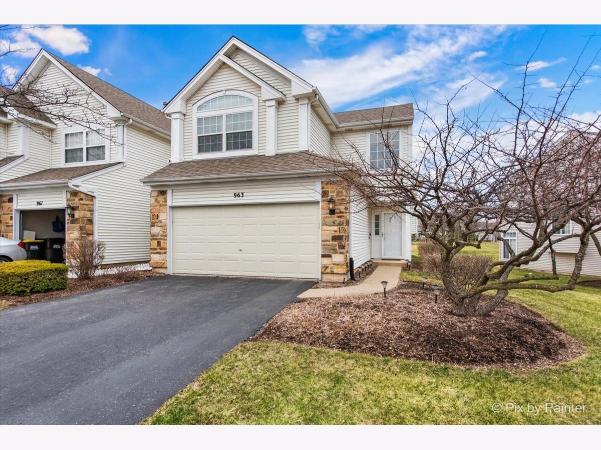 Townhomes Sold Windstone Crossing Lake In The Hills Illinois, 963 Viewpoint