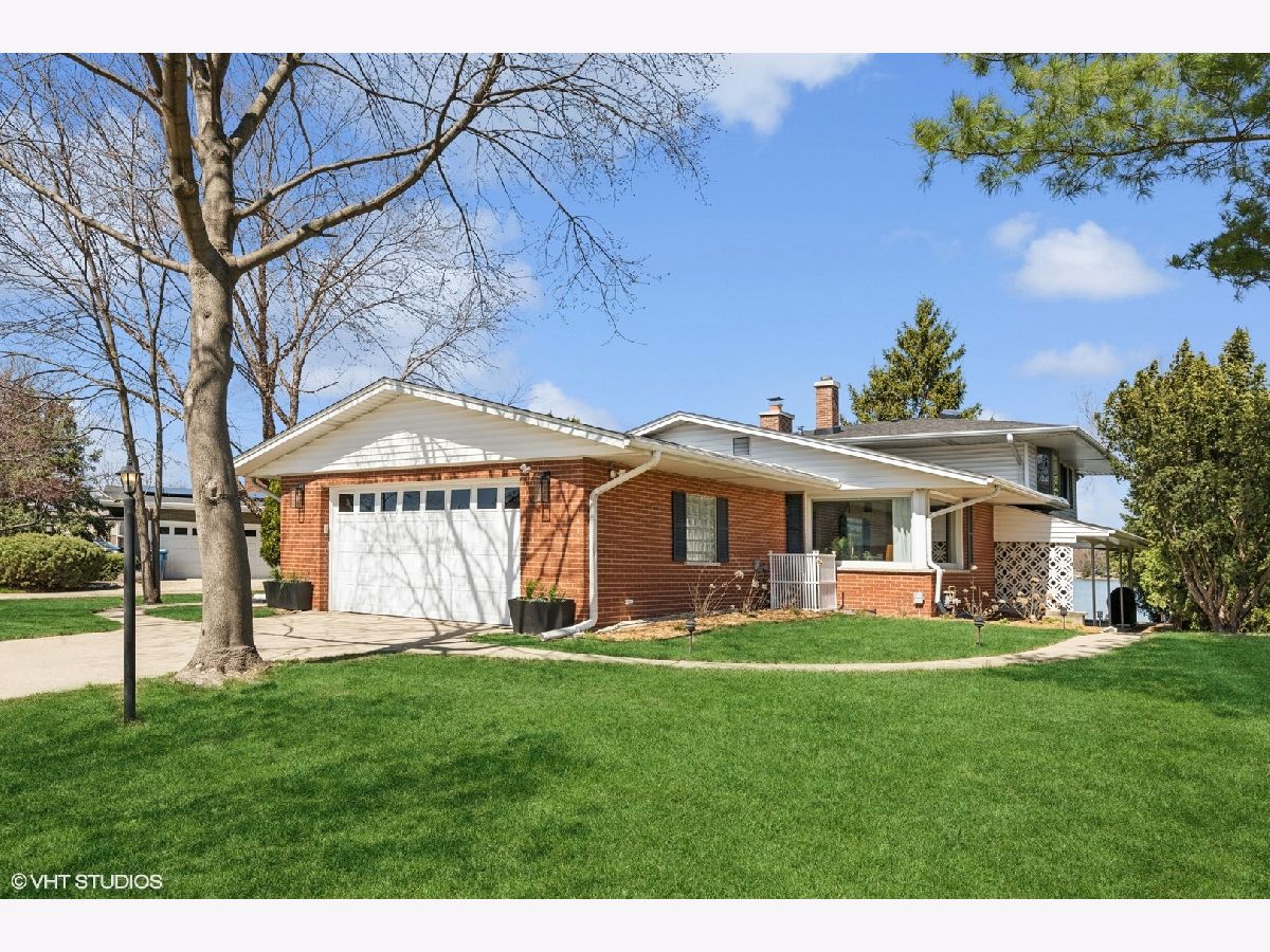Homes Sold Lake Briarwood Arlington Heights Illinois, 2912 Briarwood