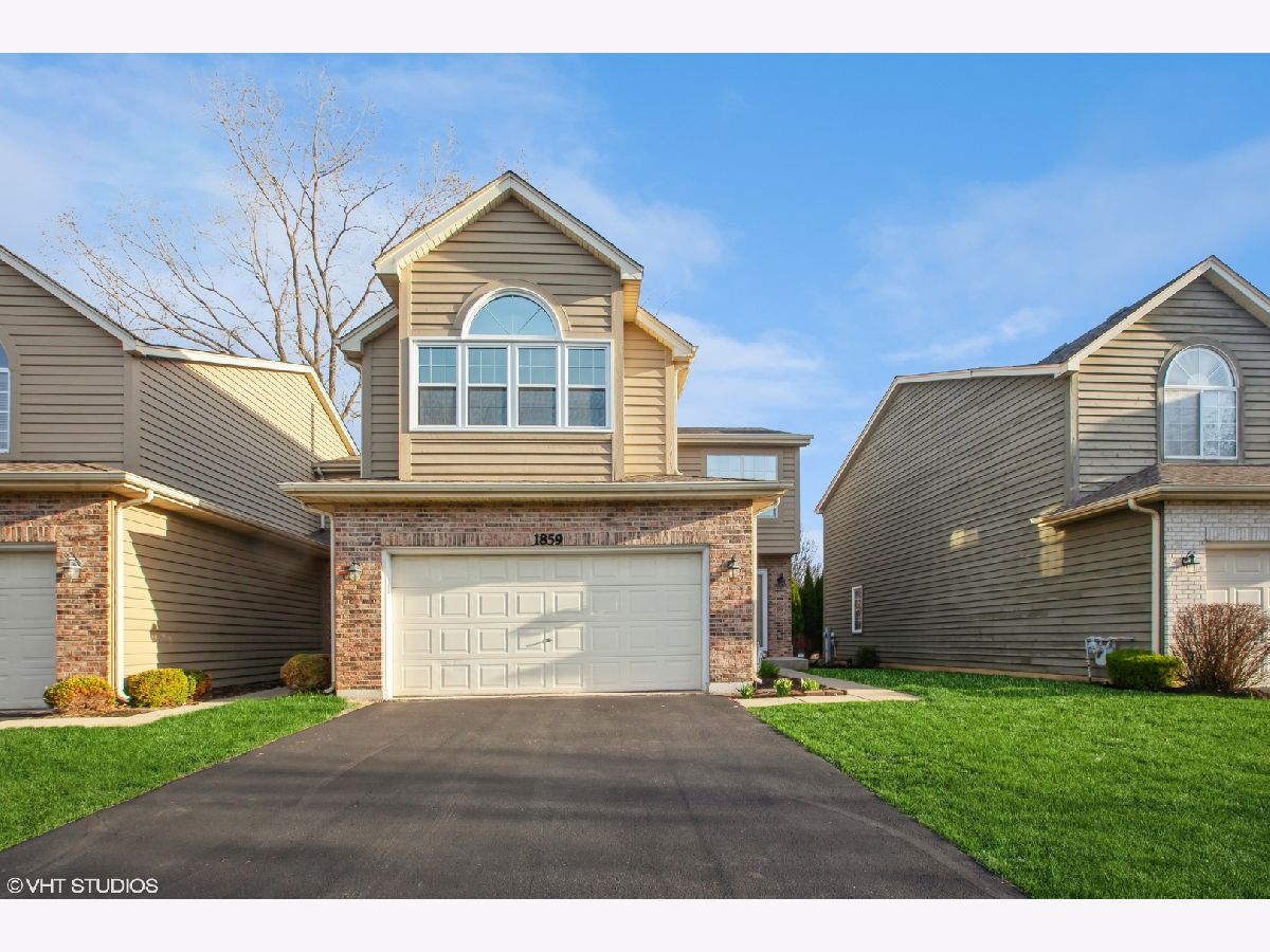 Townhomes Sold Winchester Trails Naperville Illinois, 1859 Tamahawk