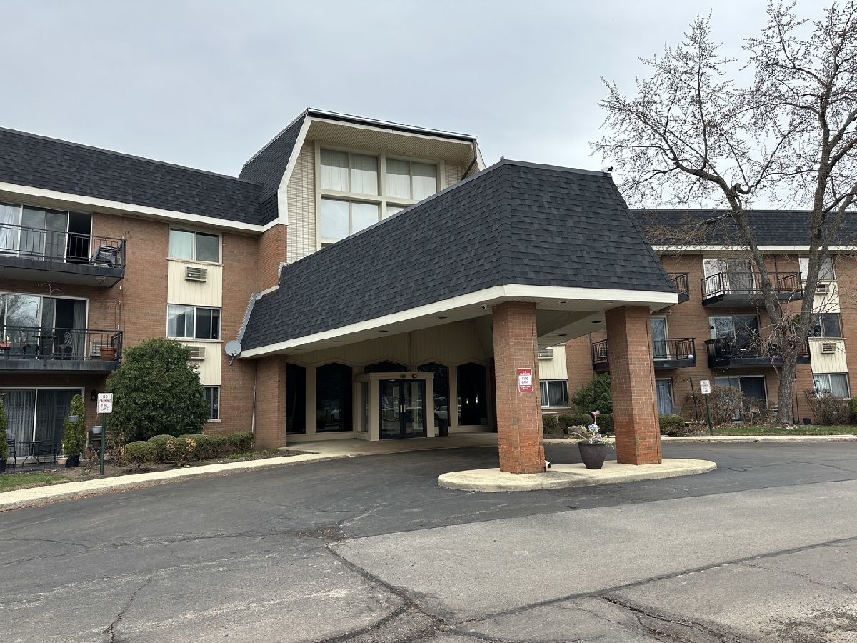 Condominiums Sold Royal Glen Glen Ellyn Illinois, 1188 Royal Glen