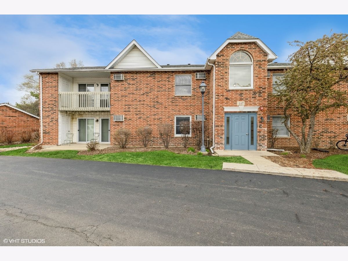 Condominiums Sold Prairie Point Lake In The Hills Illinois, 1347 Cunat