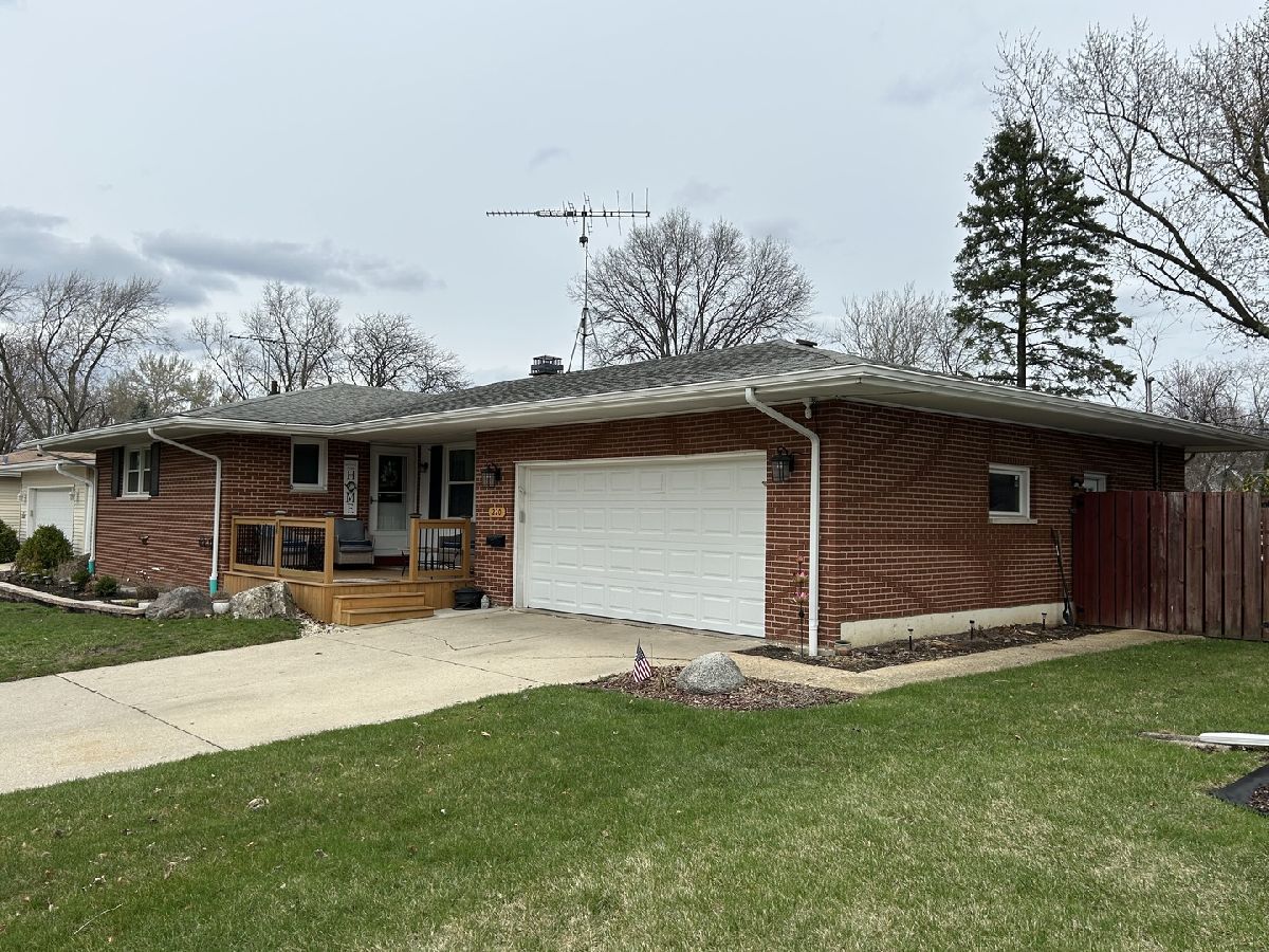 Homes Sold Fairview Plaza St Charles Illinois, 220 Fairview