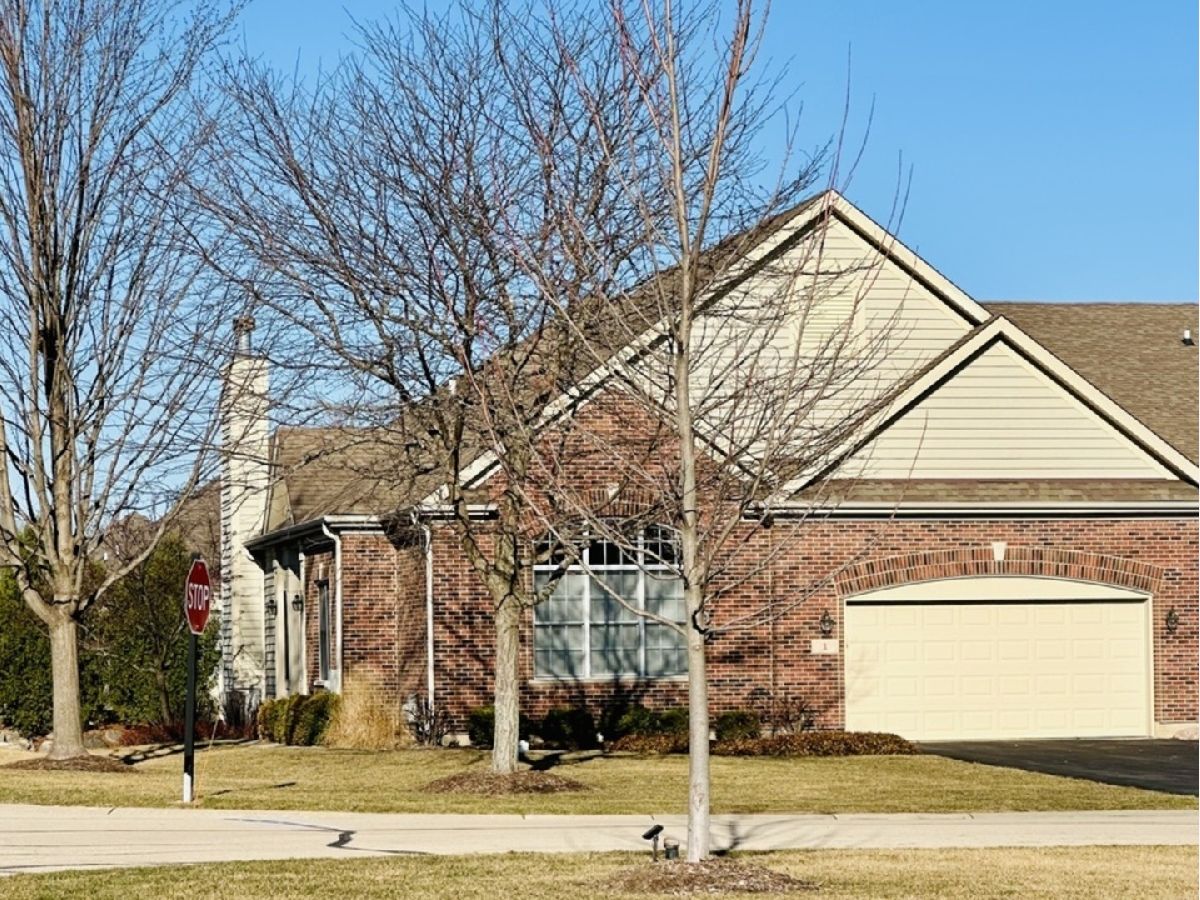 Homes & Condos & Townhomes Sold Boulder Ridge Lake In The Hills Illinois, 1 Austrian