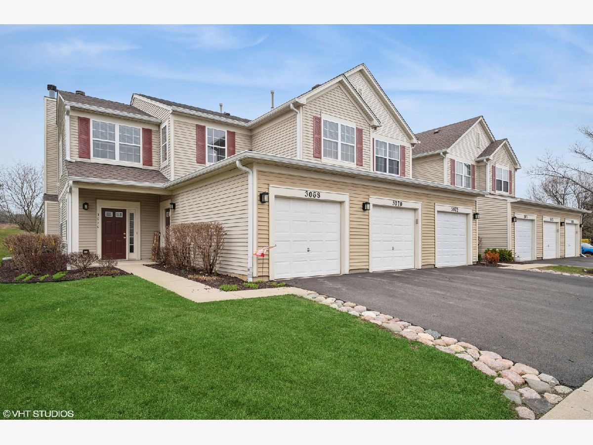 Townhomes & Condos Sold Falling Waters Lindenhurst Illinois, 3068 Falling Waters