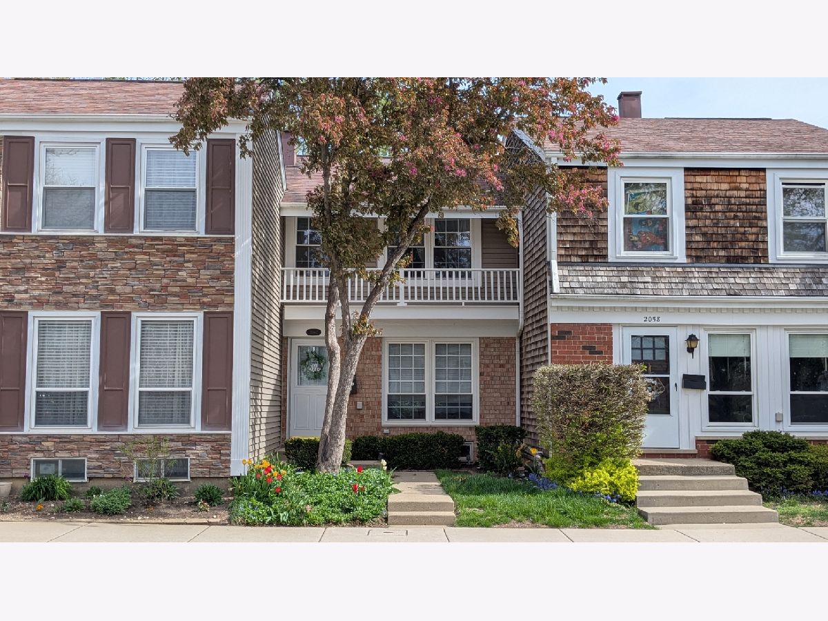 Townhomes & Condos Sold Barrington Square Hoffman Estates Illinois, 2062 Danbury