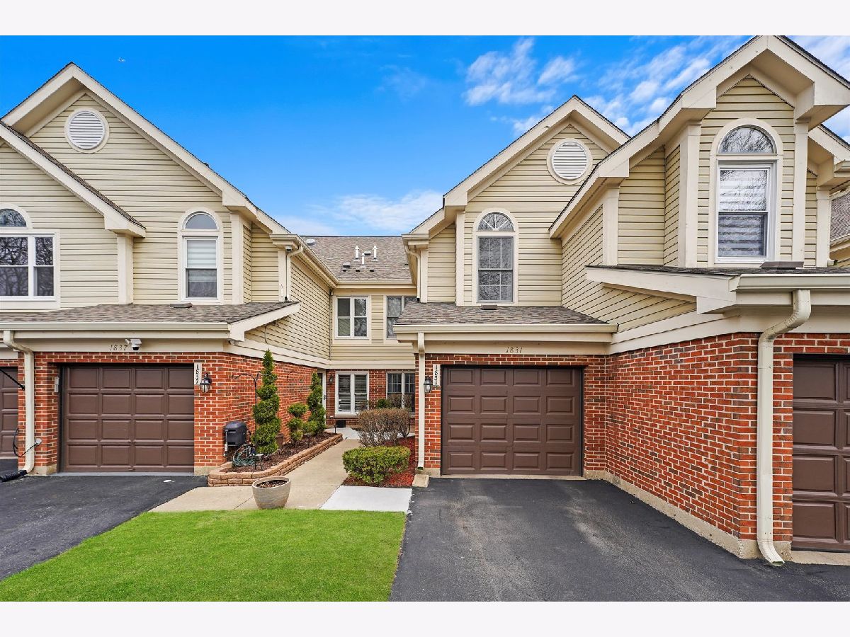 Townhomes & Condos & Homes Sold Surrey Park Arlington Heights Illinois, 1831 White Oak