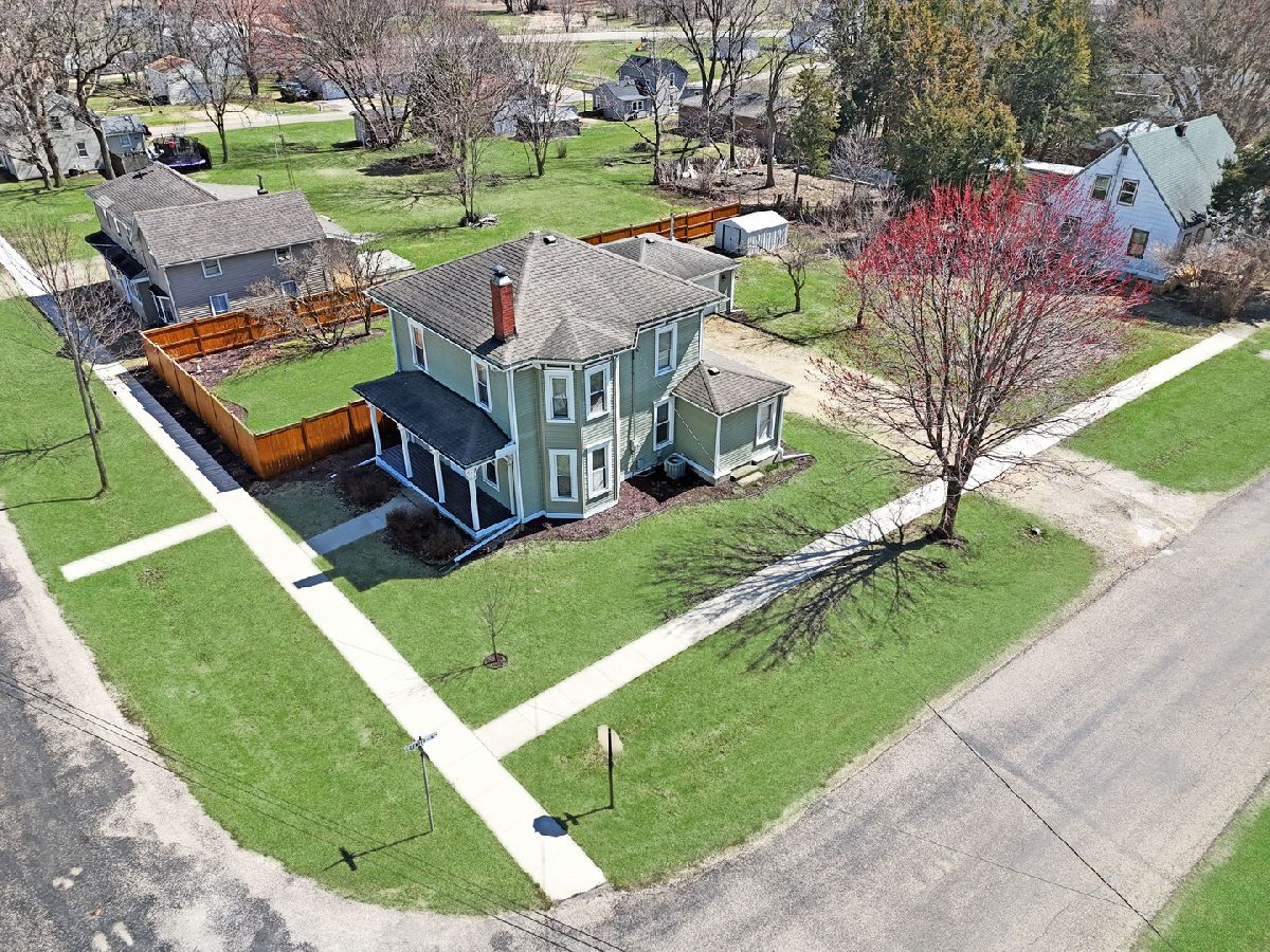  Sold Dakota Illinois, 207 Davis