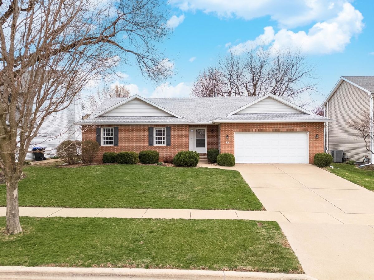 Homes & Condos & Townhomes Sold Brittany Parc Bloomington Illinois, 9 Bandecon