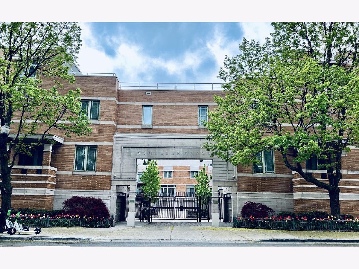 Townhomes Sold Schiller Place Chicago Illinois, 1401 Wieland