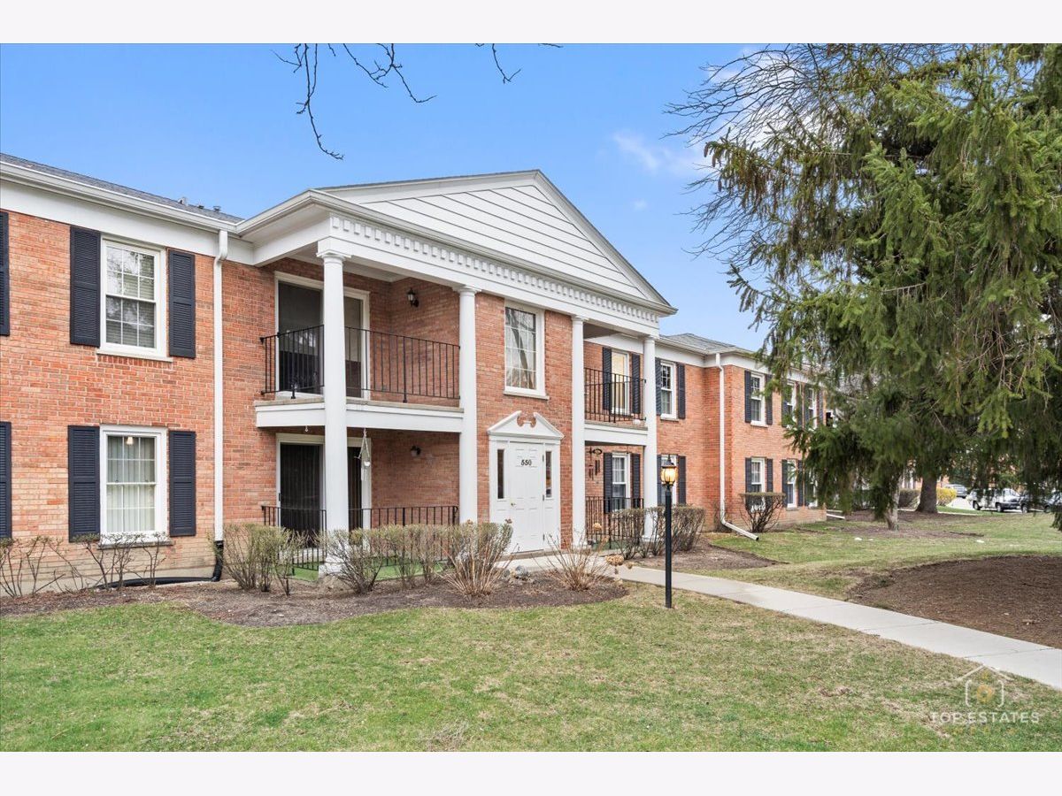 Condos & Townhomes Sold Shorely Woods Barrington Illinois, 550 Shorely