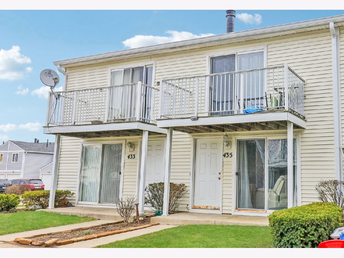 Townhomes & Condos Sold Meadow Green Round Lake Beach Illinois, 435 Meadow Green
