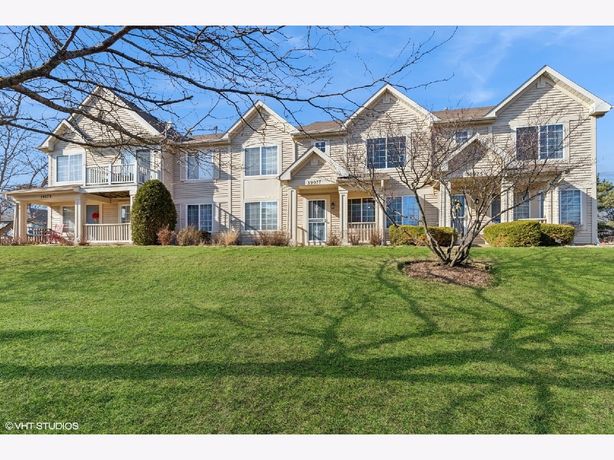 Townhomes & Condos & Homes Sold Cambridge At Heatherstone Beach Park Illinois, 39077 Aberdeen