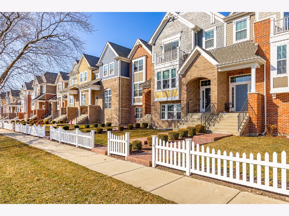 Townhomes & Condos Rented English Rows Naperville Illinois, 4192 Royal Mews