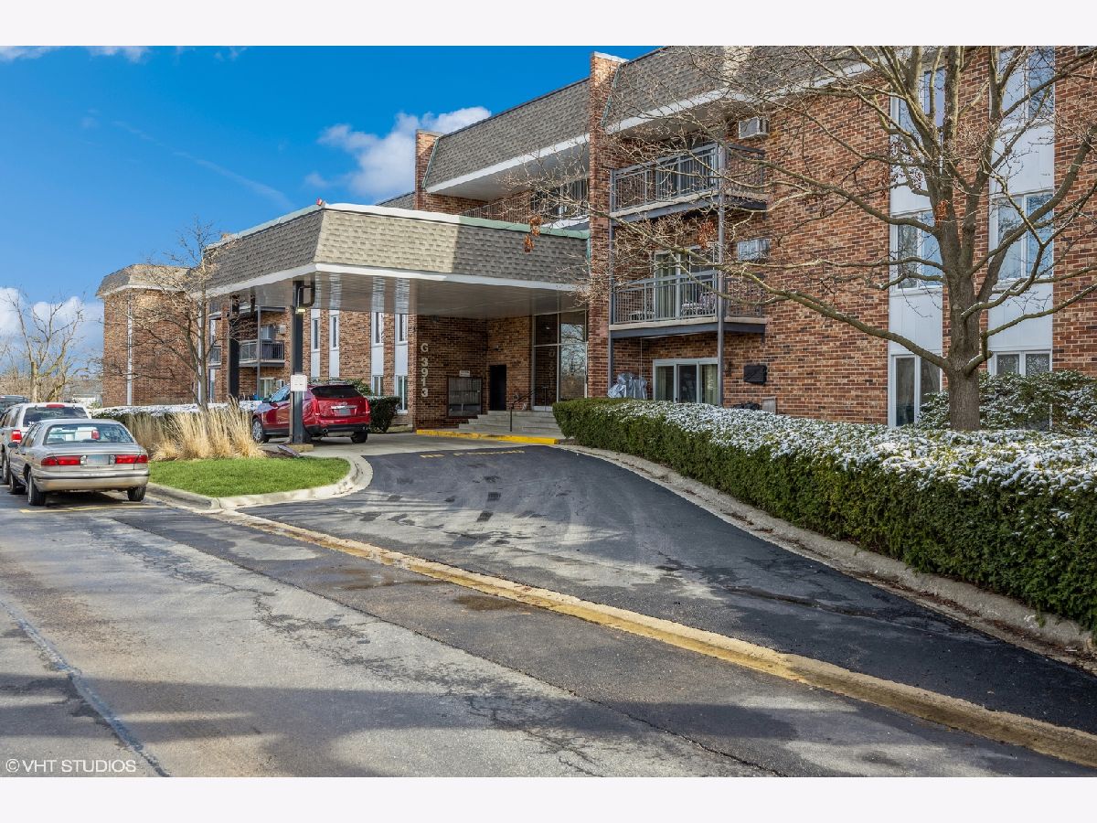 Condominiums Sold Westbrook West Downers Grove Illinois, 3913 Saratoga