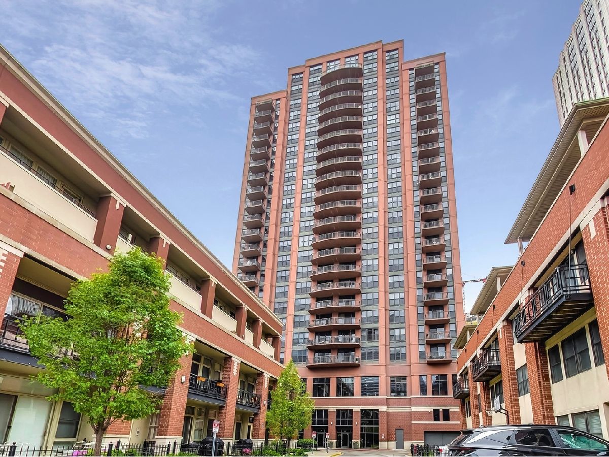 Condominiums Rented Kinzie Station Chicago Illinois, 330 Jefferson
