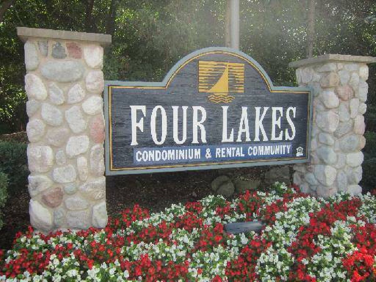 Condominiums Rented Four Lakes Village Lisle Illinois, 5900 Oakwood
