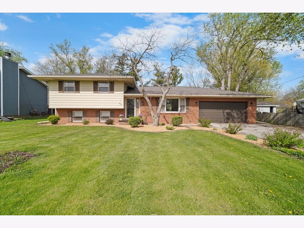  Sold Hudson Illinois, 505 Washington