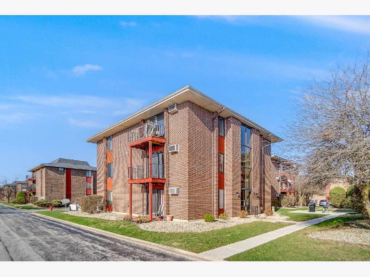 Condominiums Sold Oak Terrace Oak Forest Illinois, 15816 Terrace