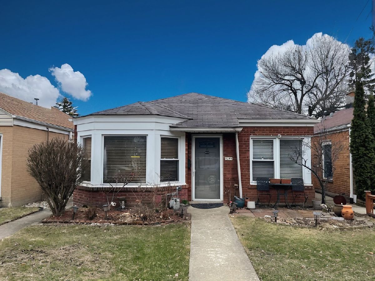 Homes & Condos & Townhomes Sold Sauganash Chicago Illinois, 5809 Rogers