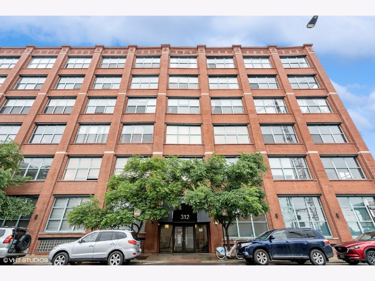 Condominiums Sold Warehouse Lofts Chicago Illinois, 312 May