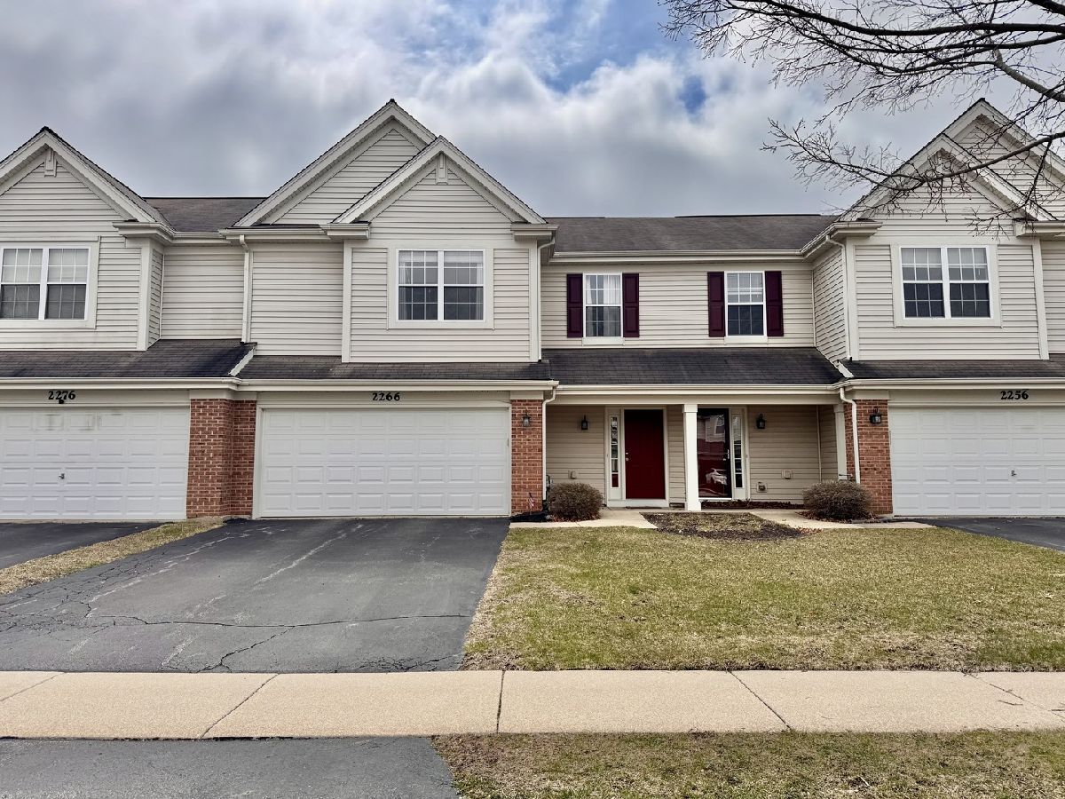 Townhomes & Condos Rented Coventry Lake In The Hills Illinois, 2266 Pembridge